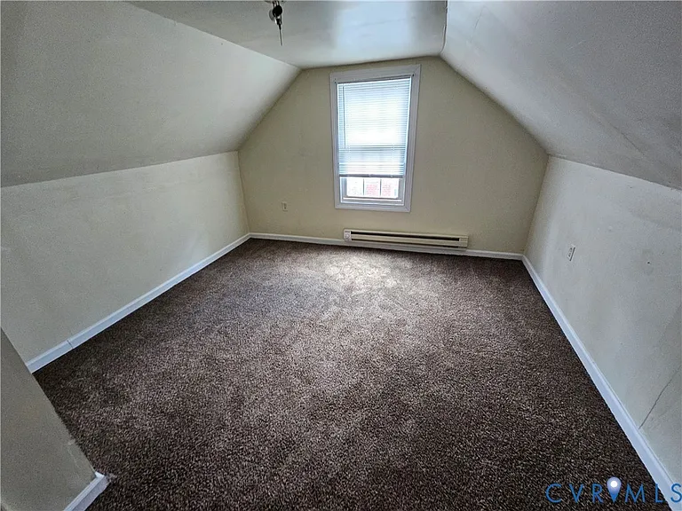 2405 Granville Ave — Photo 9