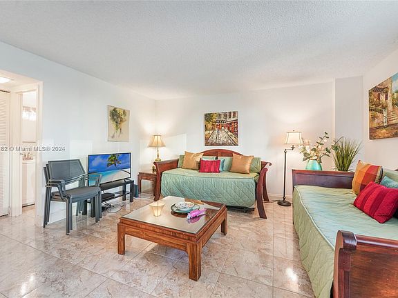 3rd image of 100 Bayview Dr APT 429