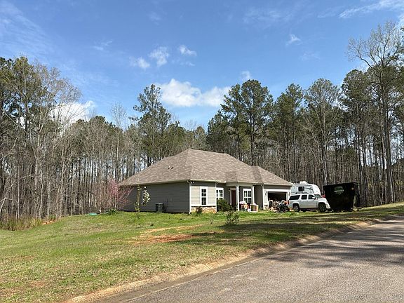 3rd image of 168 Edgemont Ct