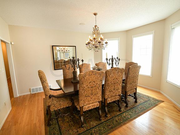 5th image of 3665 Lynwood Cir