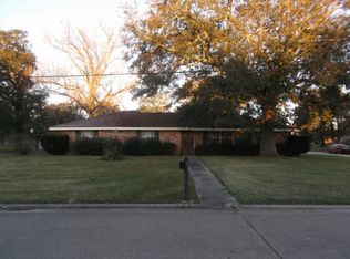 402 Schlief Dr, Belle Chasse, LA 70037