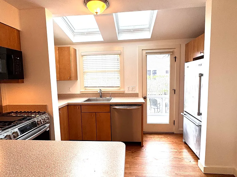 21 Diving St — Photo 11