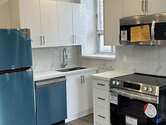 3rd image of 3 William St #3