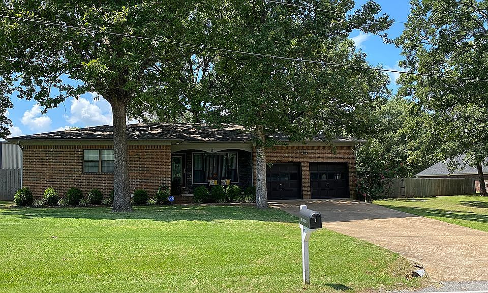 1st image of 8 Barrett Ln