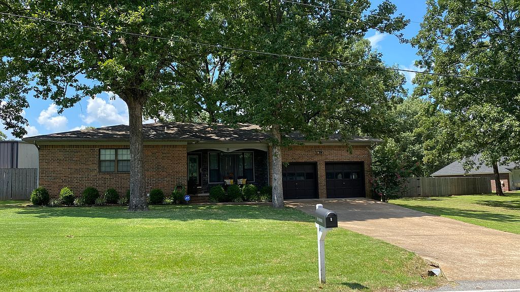8 Barrett Ln - Property Image