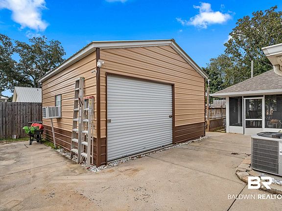 4th image of 5315 Pensacola Ave