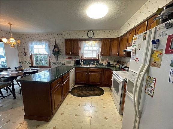 5th image of 4013 Vista Dr