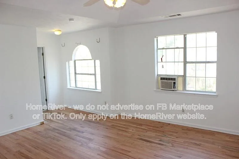 3 bed, 2.0 bath, 1706 sqft, $2,300 — Photo 3