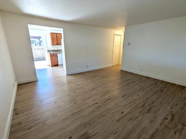 225 SW Kalmia St, Junction City, OR