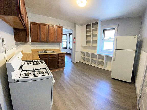 2nd image of 18 Parsons St #2
