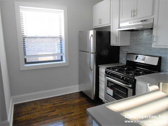 3rd image of 2211 W Foster Ave #3D