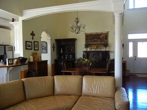 2nd image of 106 Penn Cir
