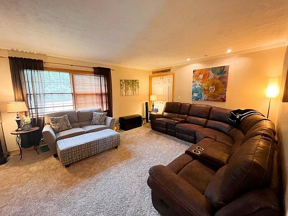 3rd image of 410 E High Circle Dr