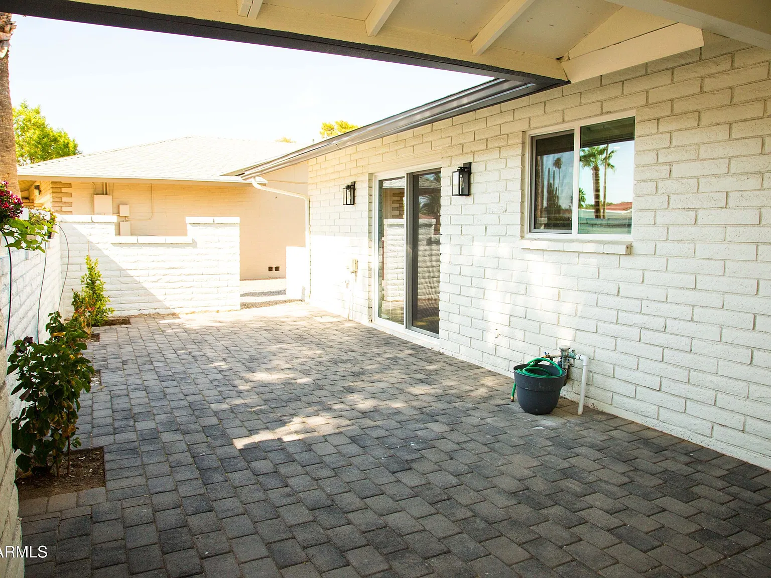 3 bed, 2.0 bath, 2047 sqft, $4,600 — Photo 4