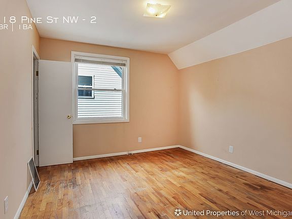4th image of 618 Pine Ave NW #2