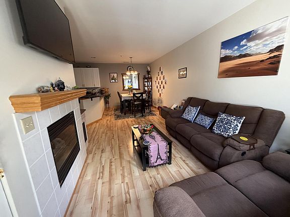 4th image of 2412 Fox River PARKWAY #H