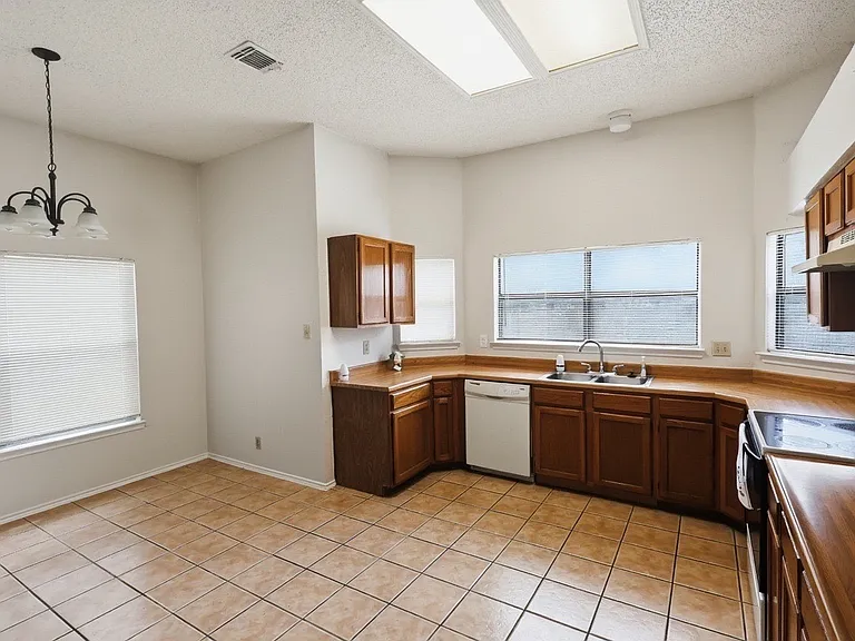 227 Burlington Dr — Photo 31
