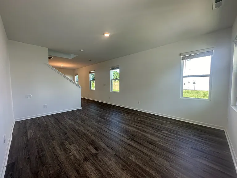 1317 Creekfront Dr — Photo 6