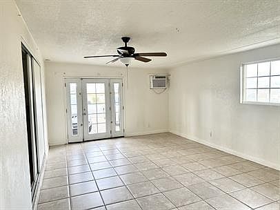 3rd image of 871 Avocado Ave #B