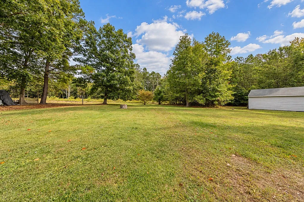Half acre private living, with modern amenities — Photo 3