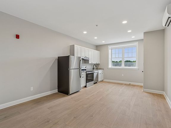 5th image of 119 Main St #304