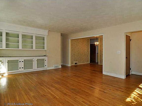 3rd image of 42 Fisher St
