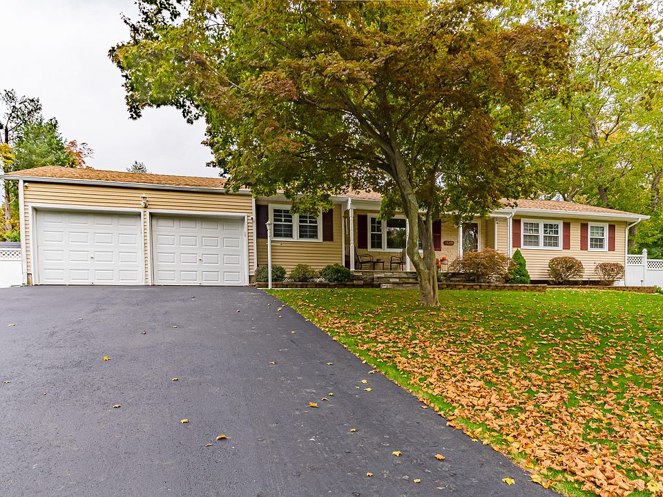 1st image of 320 Cokes Dr