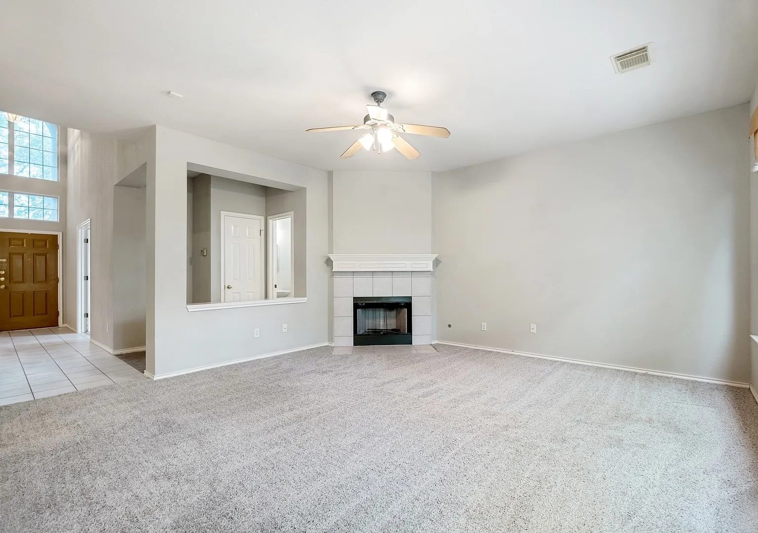 4 Bedroom, 2.5 Bath Home in Vista Oaks — Photo 2