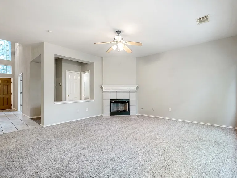 4229 Kingsburg Dr — Photo 10