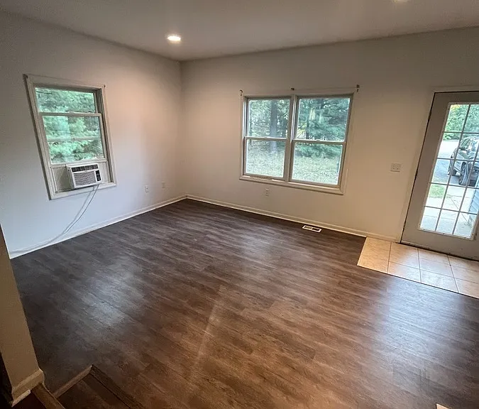 863 Sharon Rd — Photo 4