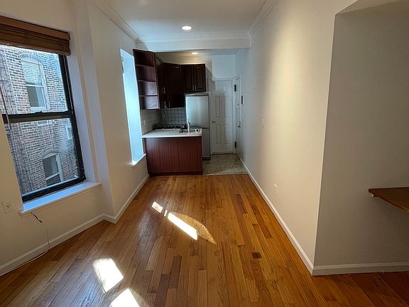 5th image of 403 W 48th St APT 3D