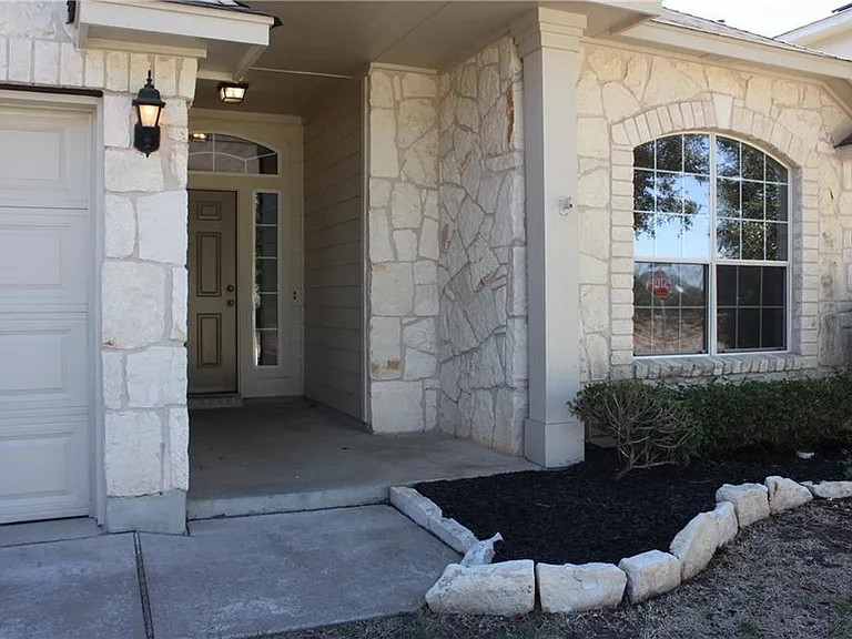 3776 Castle Rock Dr — Photo 3