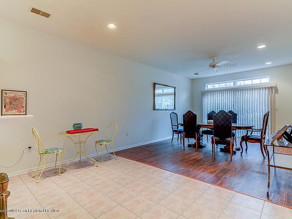 5th image of 63 Golden Willows Ave