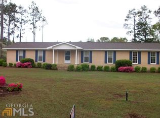 214 Azalea Cir, Swainsboro, GA 30401