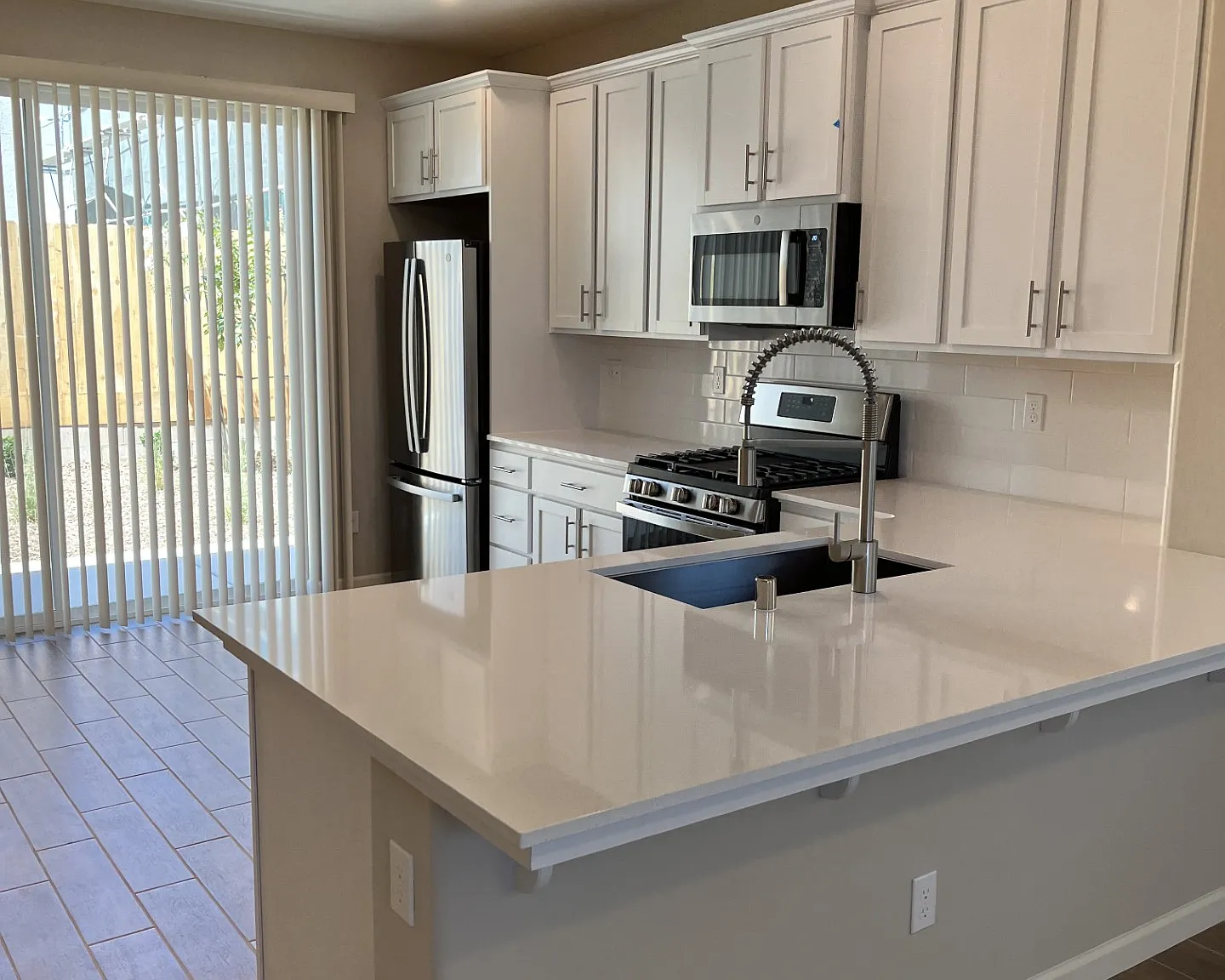 3 bed, 2.5 bath, 1227 sqft, $2,300 — Photo 3