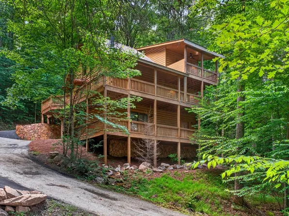 357 Hemlock Trl, Blue Ridge, GA 30513