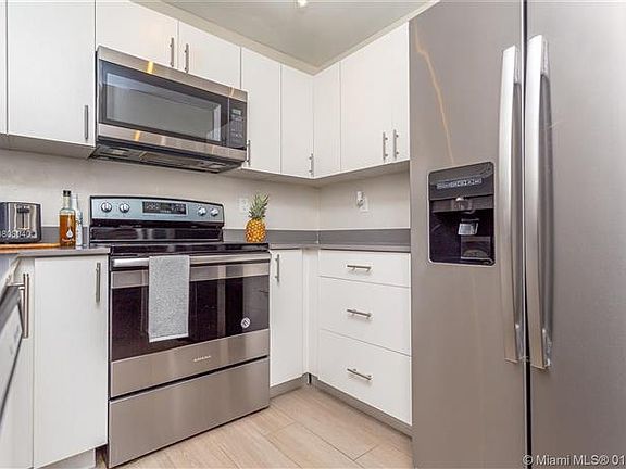3rd image of 800 S Dixie Hwy APT 107