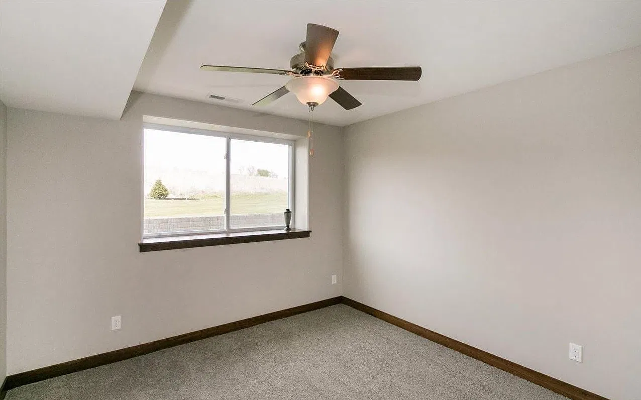 4 bed, 2665 sqft, $2,300 — Photo 2