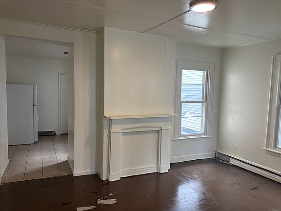 4th image of 21 Jewett Ave APT 1