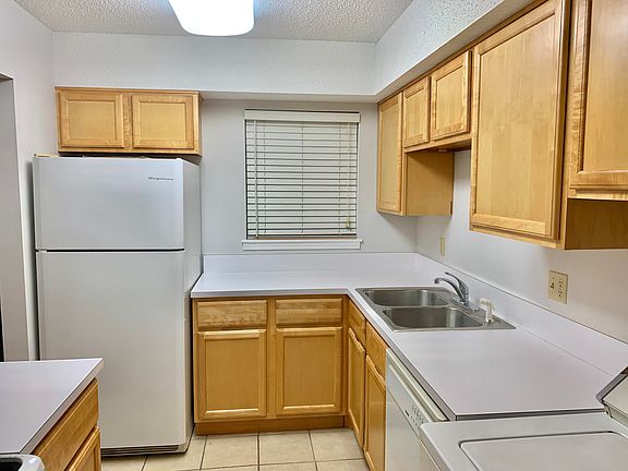 3rd image of 212 Kettering Ct