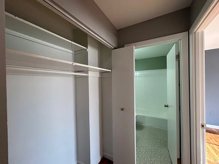 Hampshire House Apartments — Photo 9