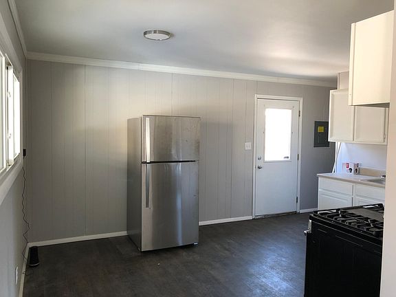 Eat in kitchen large enough for a dining table