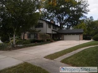 726 S Benton Ct, Elmhurst, IL 60126