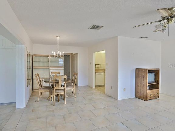 3rd image of 102 Gloucester Blvd