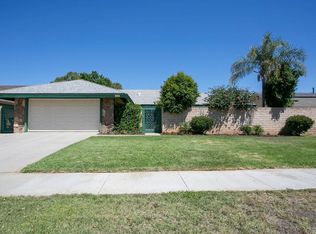 1142 Country Club Ln, Corona, CA 92878