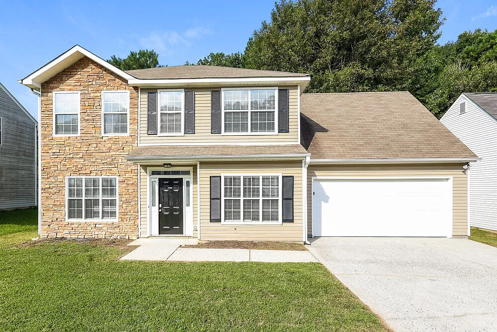 4 bed, 2.5 bath, 1844 sqft, $2,360 — Photo 1