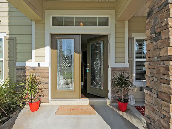 3rd image of 102 Queensland Cir