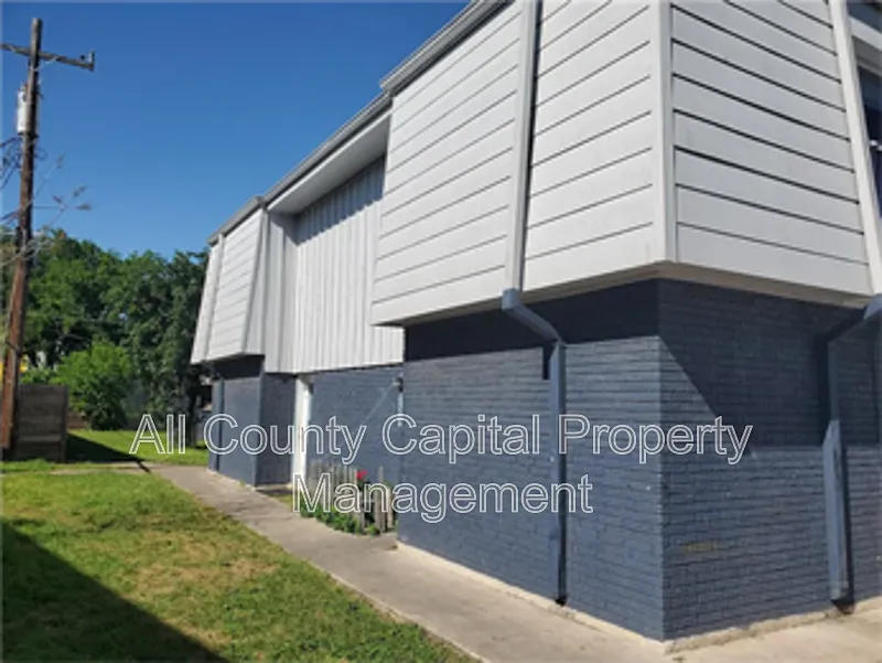 1 bed, 1.0 bath, 912 sqft, $700 — Photo 2