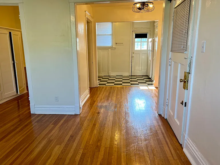 2429 Sutton Blvd #3S — Photo 6