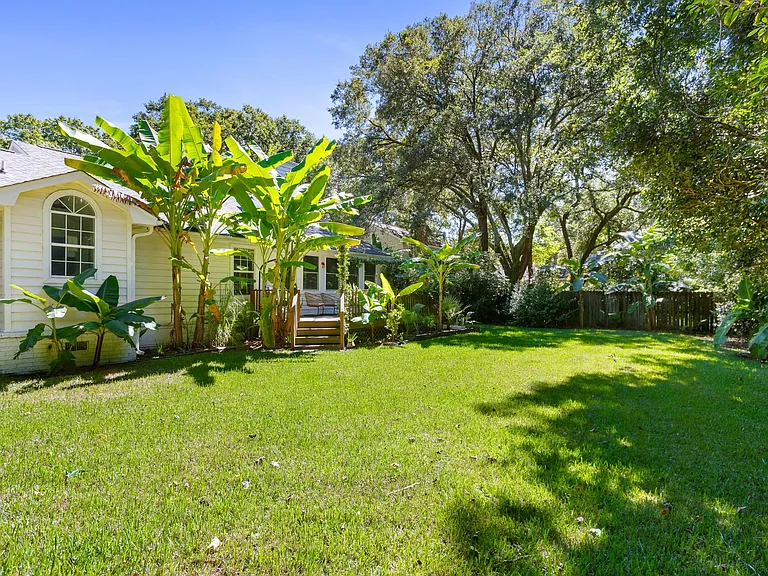 1492 Kentwood Cir — Photo 54